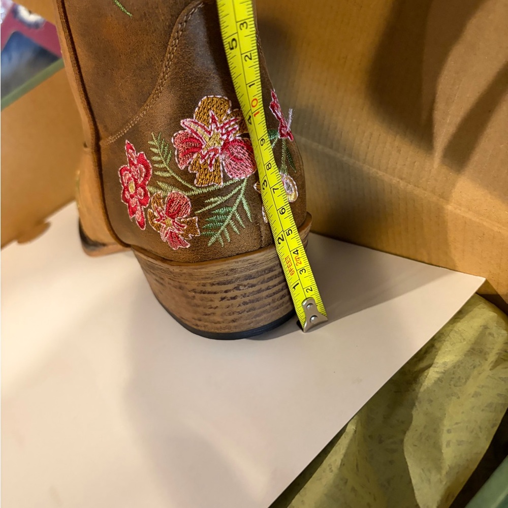 NEW Roper Brown Cowboy Cowgirl Boots with Floral Embroidery NWT in box - Picture 7 of 15